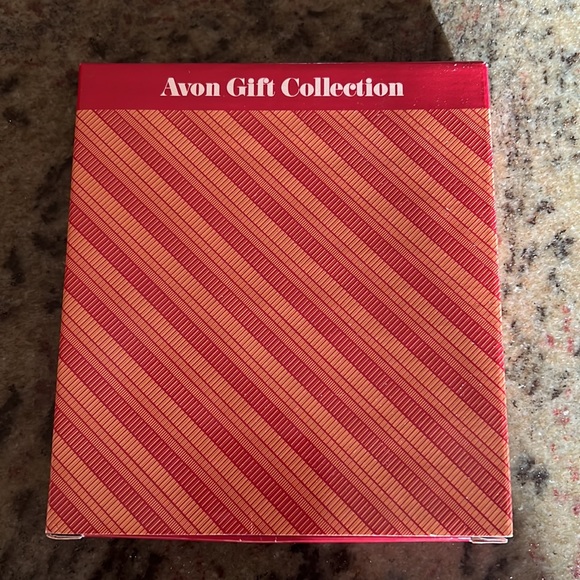 Avon Cast Iron Holly Joy Trivet In Original Box Vintage - Picture 3 of 6